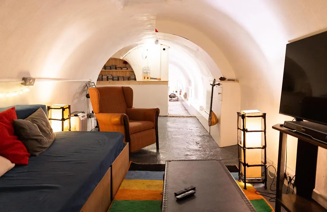 Bath Backpackers-1